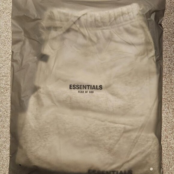 Fear of God Essentials Shorts Light Oatmeal - Picture 3 of 3